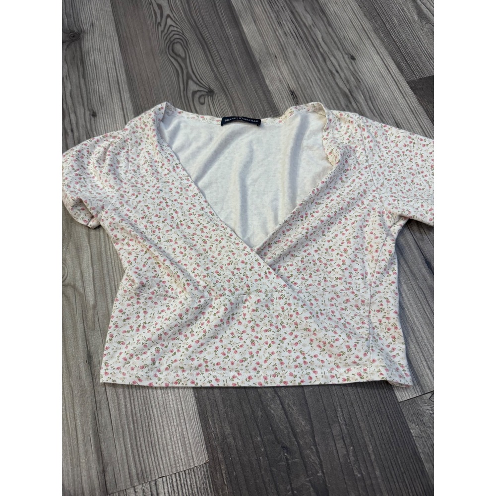 Brandy Melville Floral Wrap Crop Top Pink White Short Sleeve V-Neck Italy
